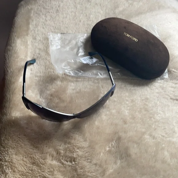 NWT Tom Ford Vanda Unisex Sunglasses display picture 3